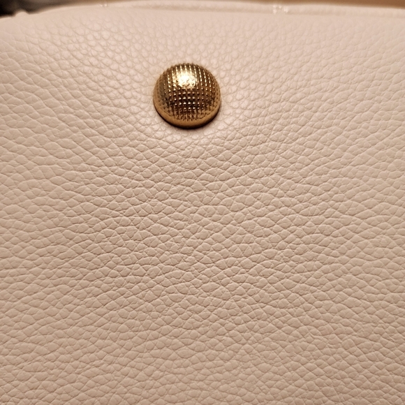 Quilted White Sand Hobo Bag - Picture 12 of 13